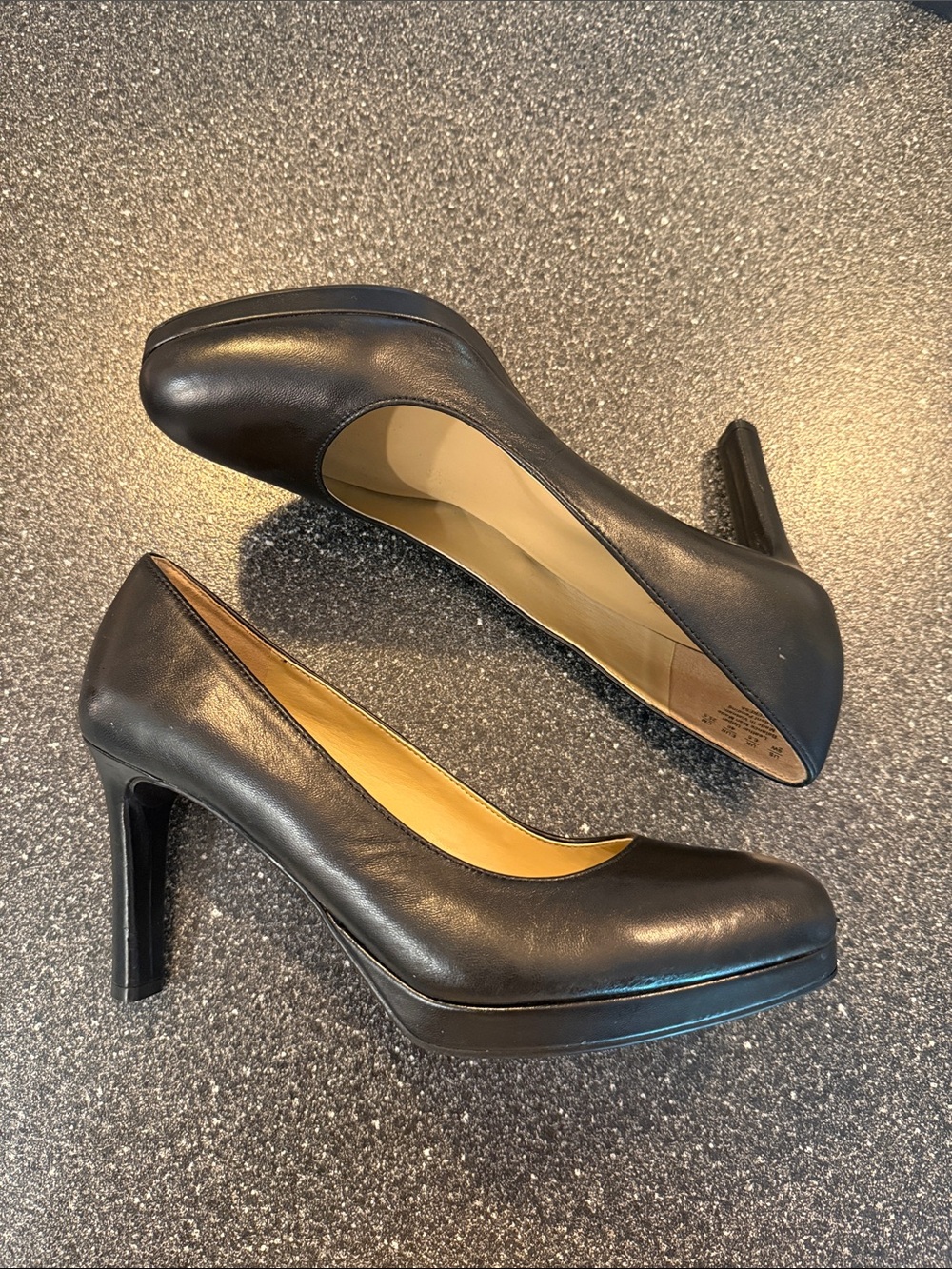 Women’s Naturalizer Black Leather Round-Toe Pumps - size 9W workwear heels - Picture 4 of 7